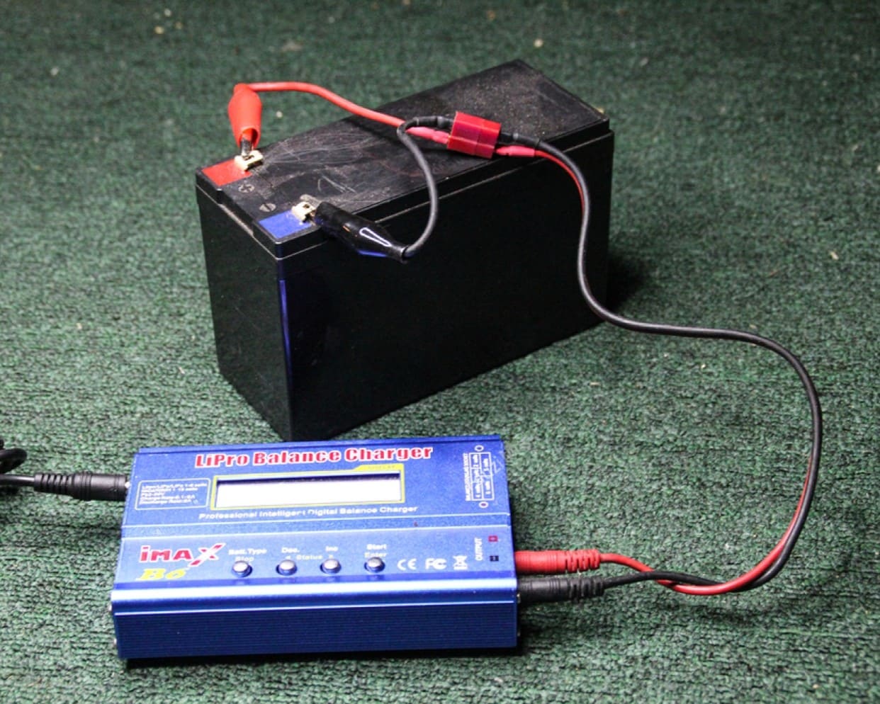 Batteries des voitures électriques pour enfants : Lithium ou Plomb ?