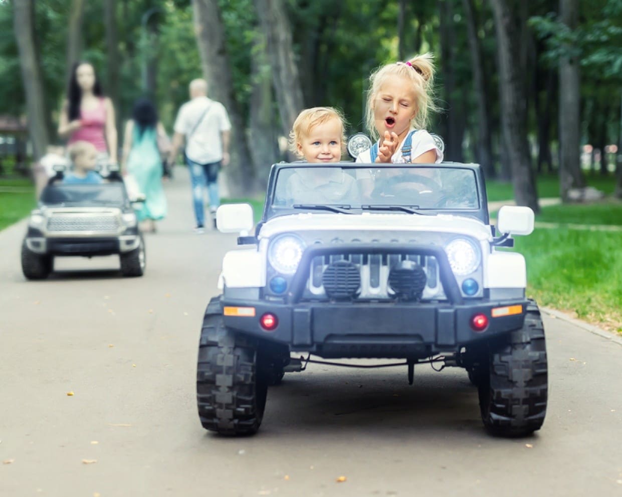 Voitures électriques enfants : combien de sièges choisir ? 1, 2 ou 4 places ?